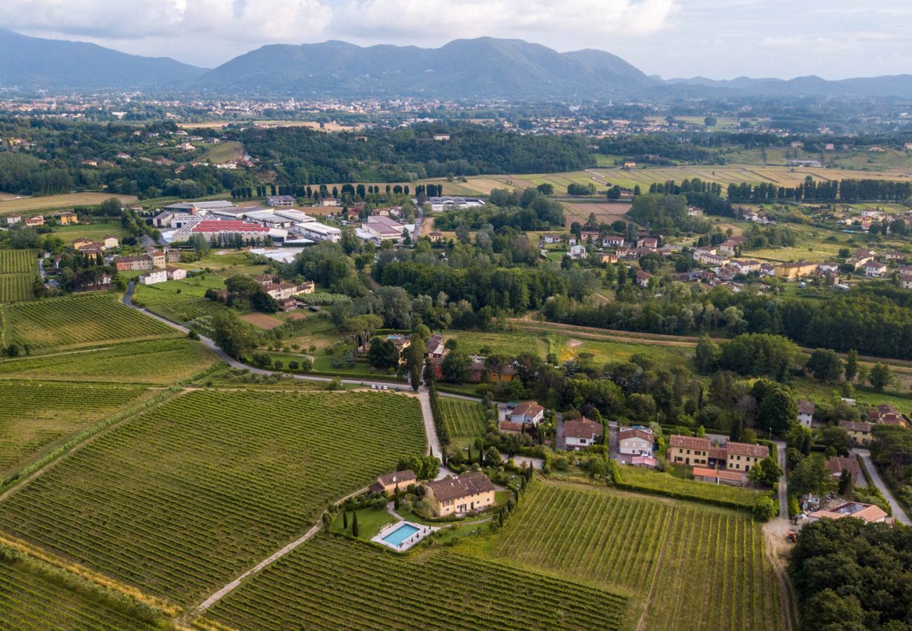 Appartamento a Monte San quirico - One Bedroom Farmhouse Apartment with shared Pool in Fattoria Sardi Wine Resort in Lucca