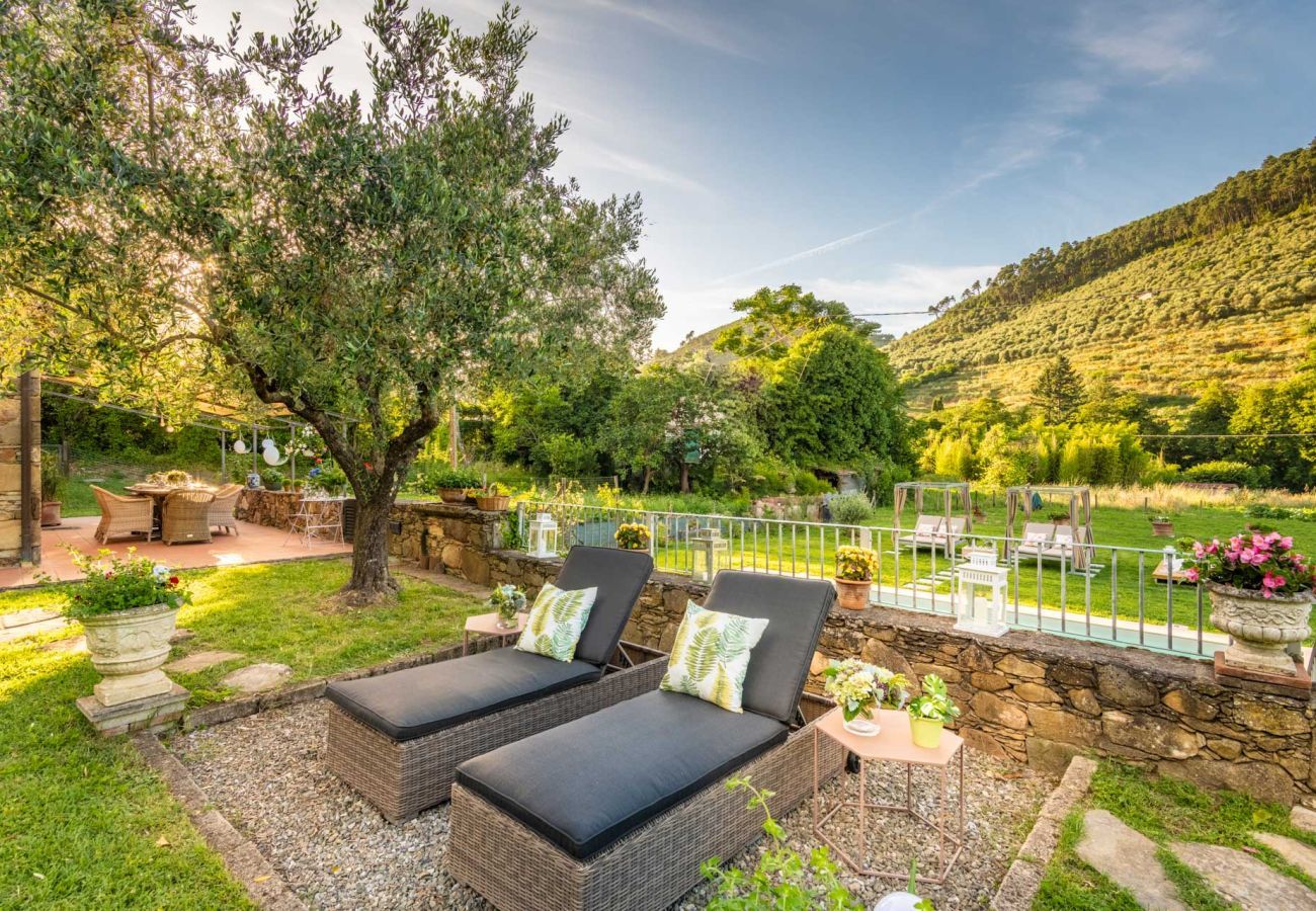 Villa a Capannori - Villa Ester, a Stylish Farmhouse with Pool on the Hills by Lucca