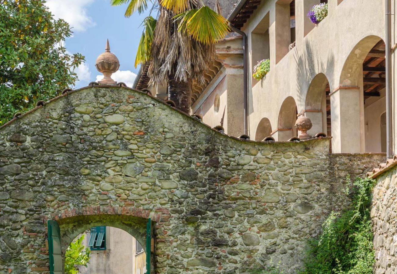 Appartamento a Piano di Coreglia - Casa Cassettari, a Villa Apartment with Garden