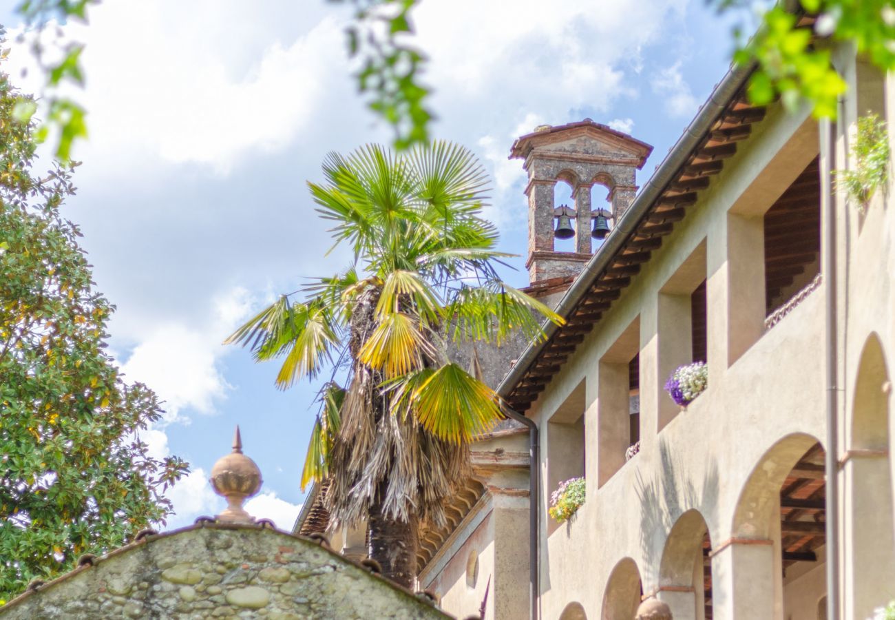 Appartamento a Piano di Coreglia - Casa Cassettari, a Villa Apartment with Garden