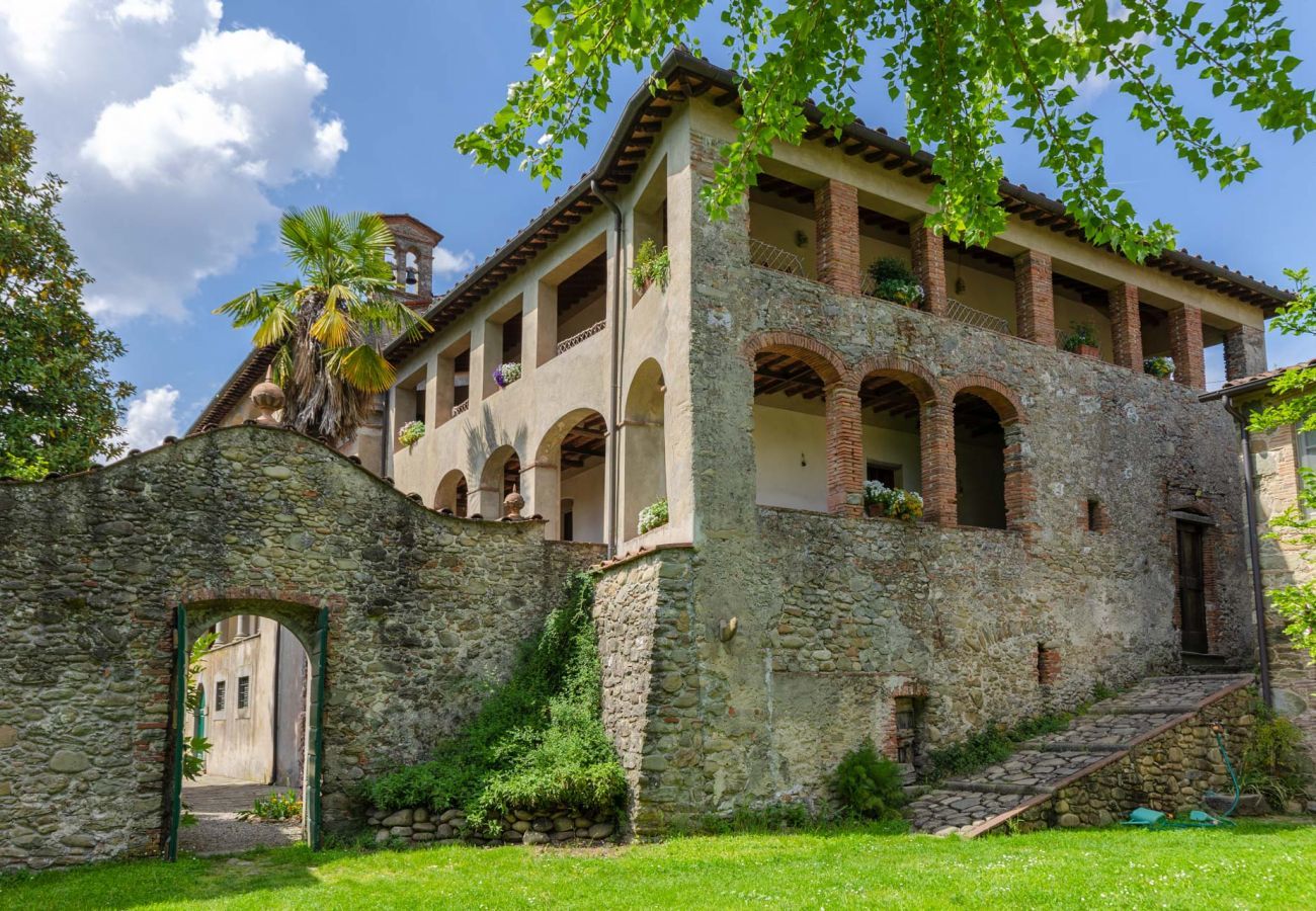 Appartamento a Piano di Coreglia - Casa Cassettari, a Villa Apartment with Garden