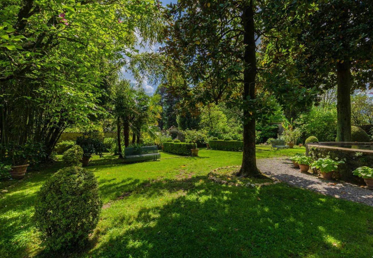 Appartamento a Piano di Coreglia - Casa Cassettari, a Villa Apartment with Garden