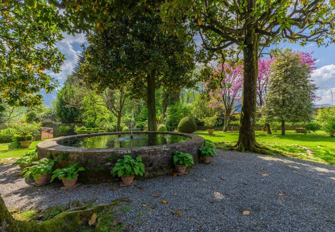 Appartamento a Piano di Coreglia - Casa Cassettari, a Villa Apartment with Garden