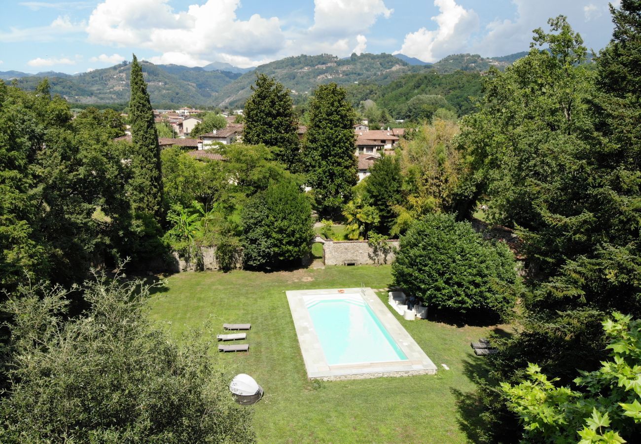 Appartamento a Piano di Coreglia - Casa Cassettari, a Villa Apartment with Garden