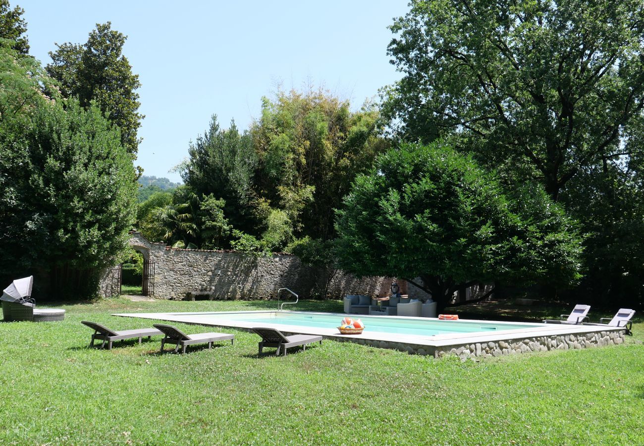 Appartamento a Piano di Coreglia - Casa Cassettari, a Villa Apartment with Garden