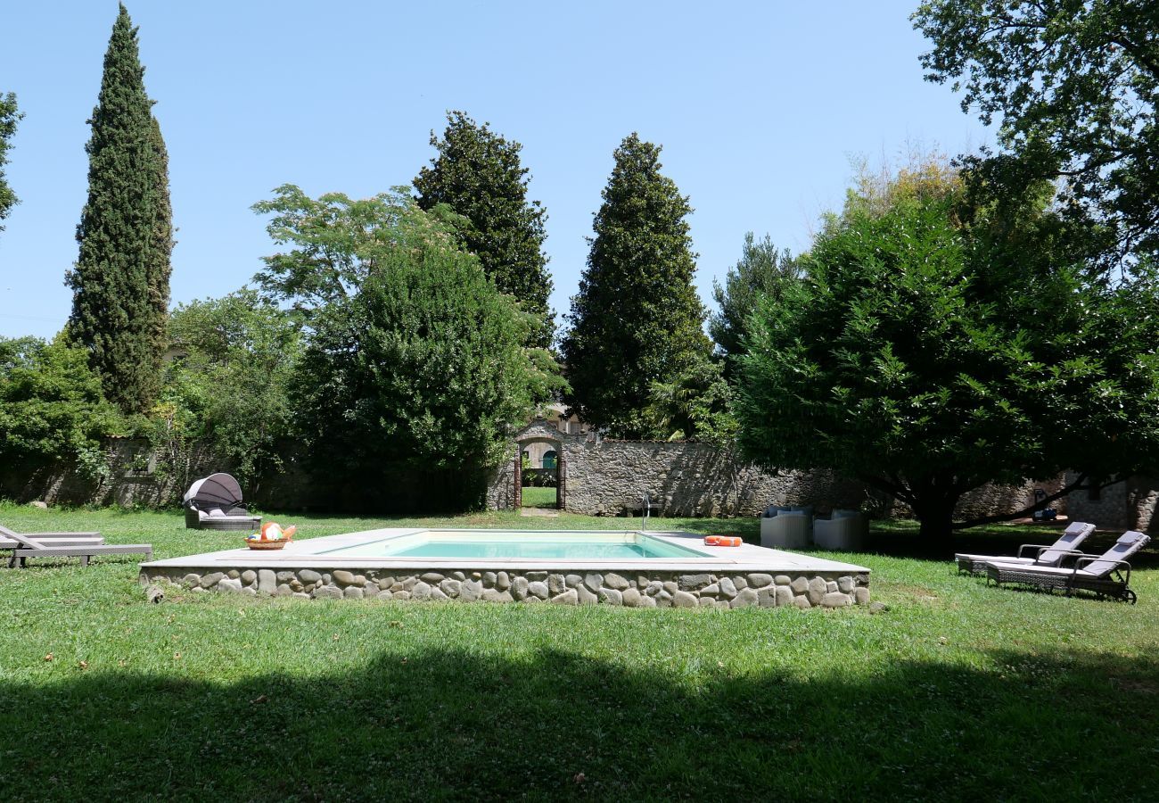 Appartamento a Piano di Coreglia - Casa Cassettari, a Villa Apartment with Garden