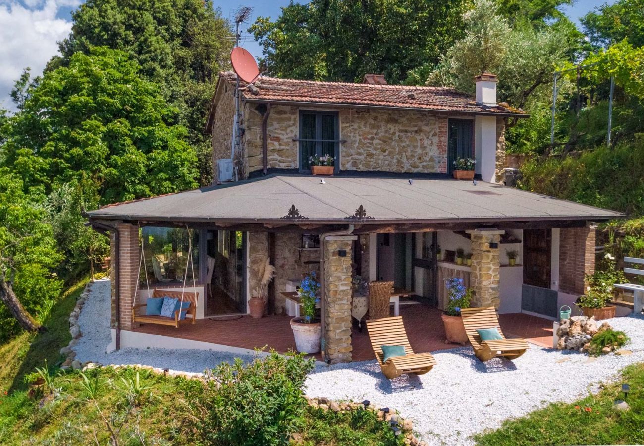 Villa a Pescia - Sospirata Farmhouse, luxury 2 bedrooms villa with Amazing Views on the Rolling Hills of Pescia