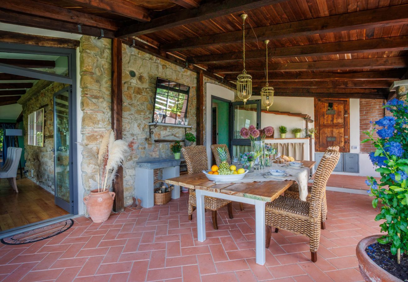 Villa a Pescia - Sospirata Farmhouse, luxury 2 bedrooms villa with Amazing Views on the Rolling Hills of Pescia