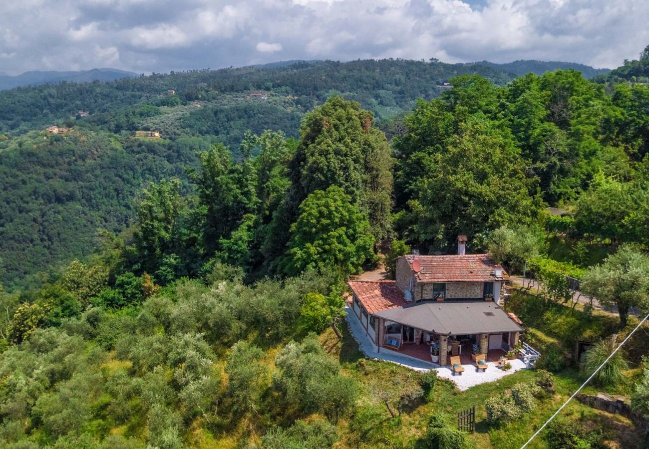 Villa a Pescia - Sospirata Farmhouse, luxury 2 bedrooms villa with Amazing Views on the Rolling Hills of Pescia