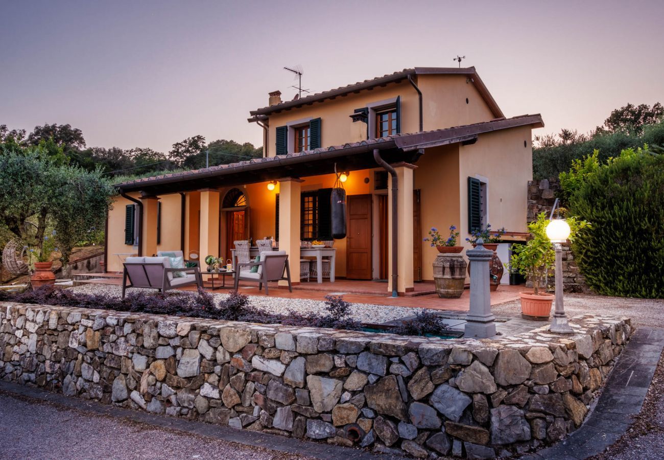 Villa a Lucca - Villa Gabry Farmhouse with Incredible View on the Hills close to Lucca Town Centre