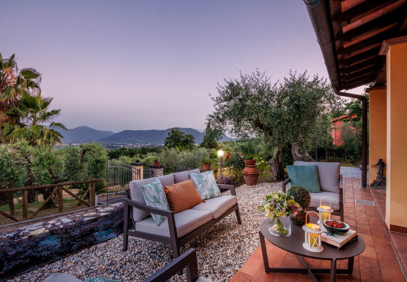 Villa a Lucca - Villa Gabry Farmhouse with Incredible View on the Hills close to Lucca Town Centre