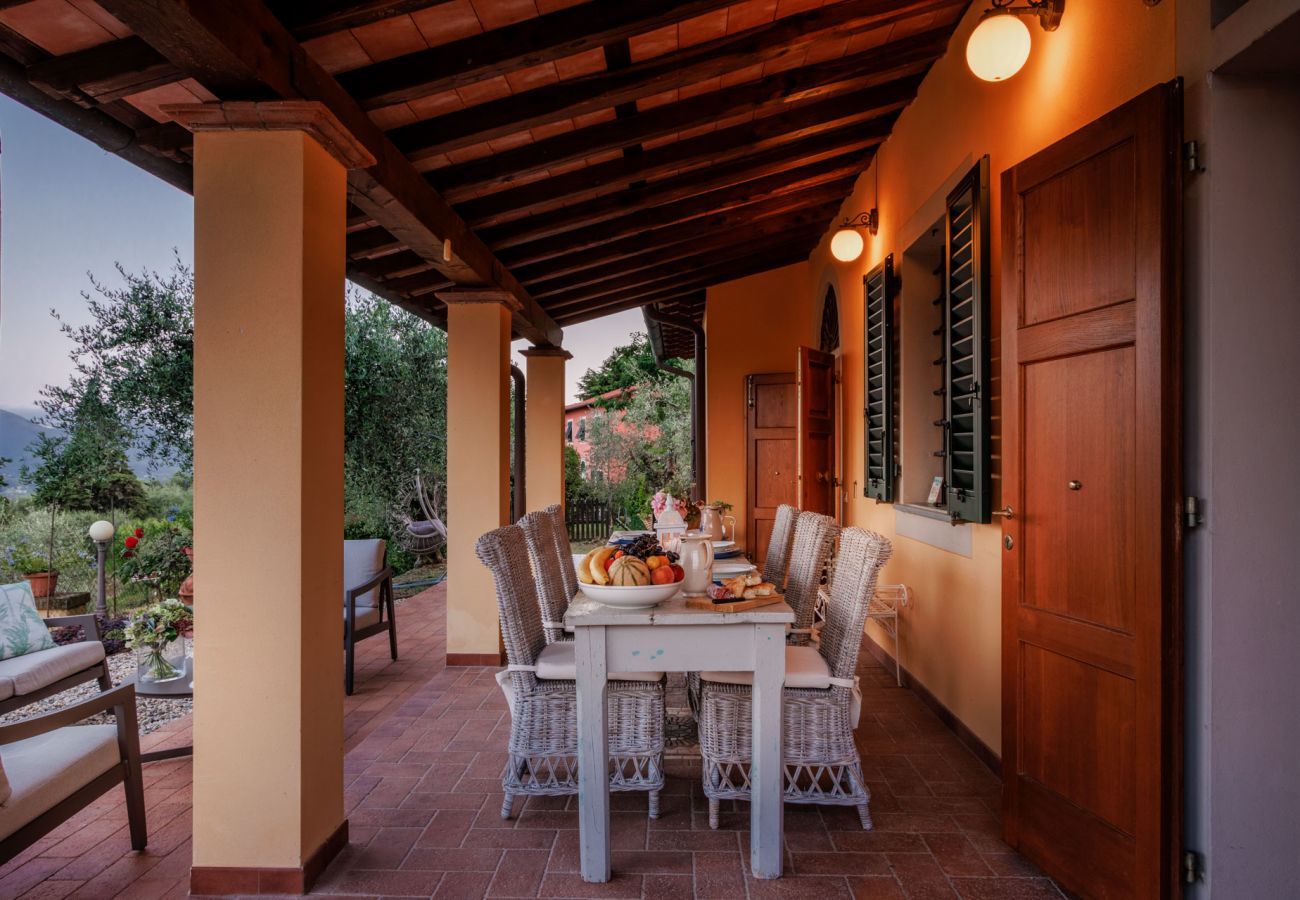 Villa a Lucca - Villa Gabry Farmhouse with Incredible View on the Hills close to Lucca Town Centre