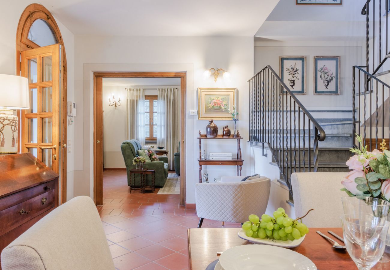 Villa a Lucca - Villa Gabry Farmhouse with Incredible View on the Hills close to Lucca Town Centre