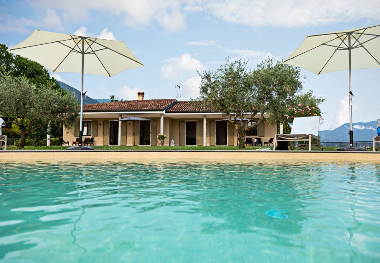 Villetta a Costermano - Regarda - Villa Ida, appartamento Rodole con piscina, aria condinata