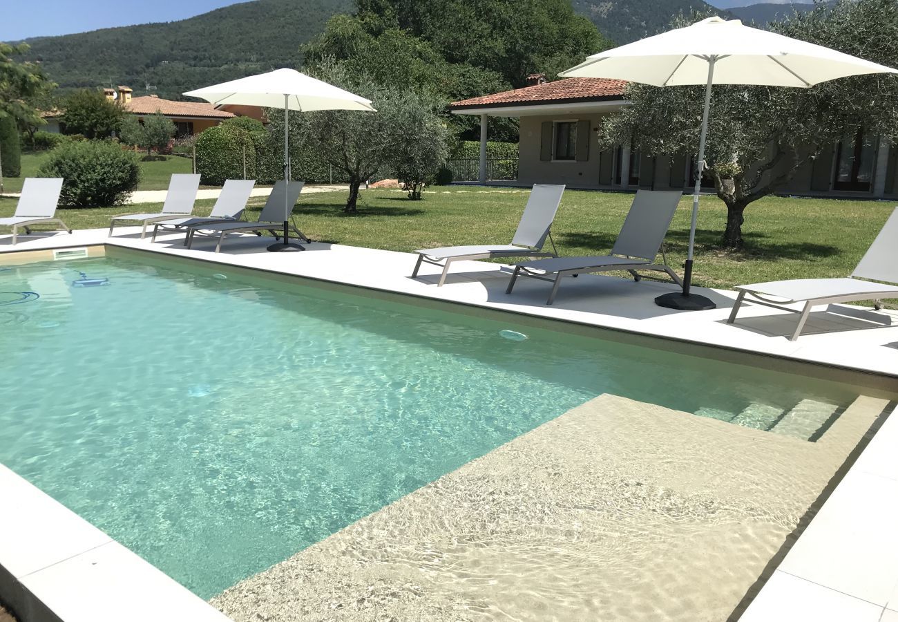 Villetta a Costermano - Regarda - Villa Ida, appartamento Rodole con piscina, aria condinata