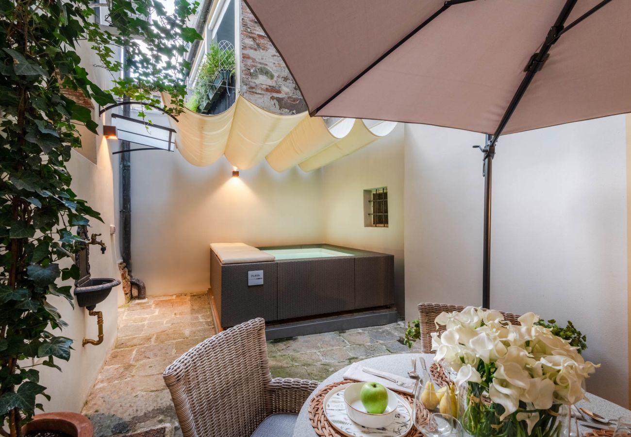 Appartamento a Lucca - Gallo Cedrone, a Home with Outdoor