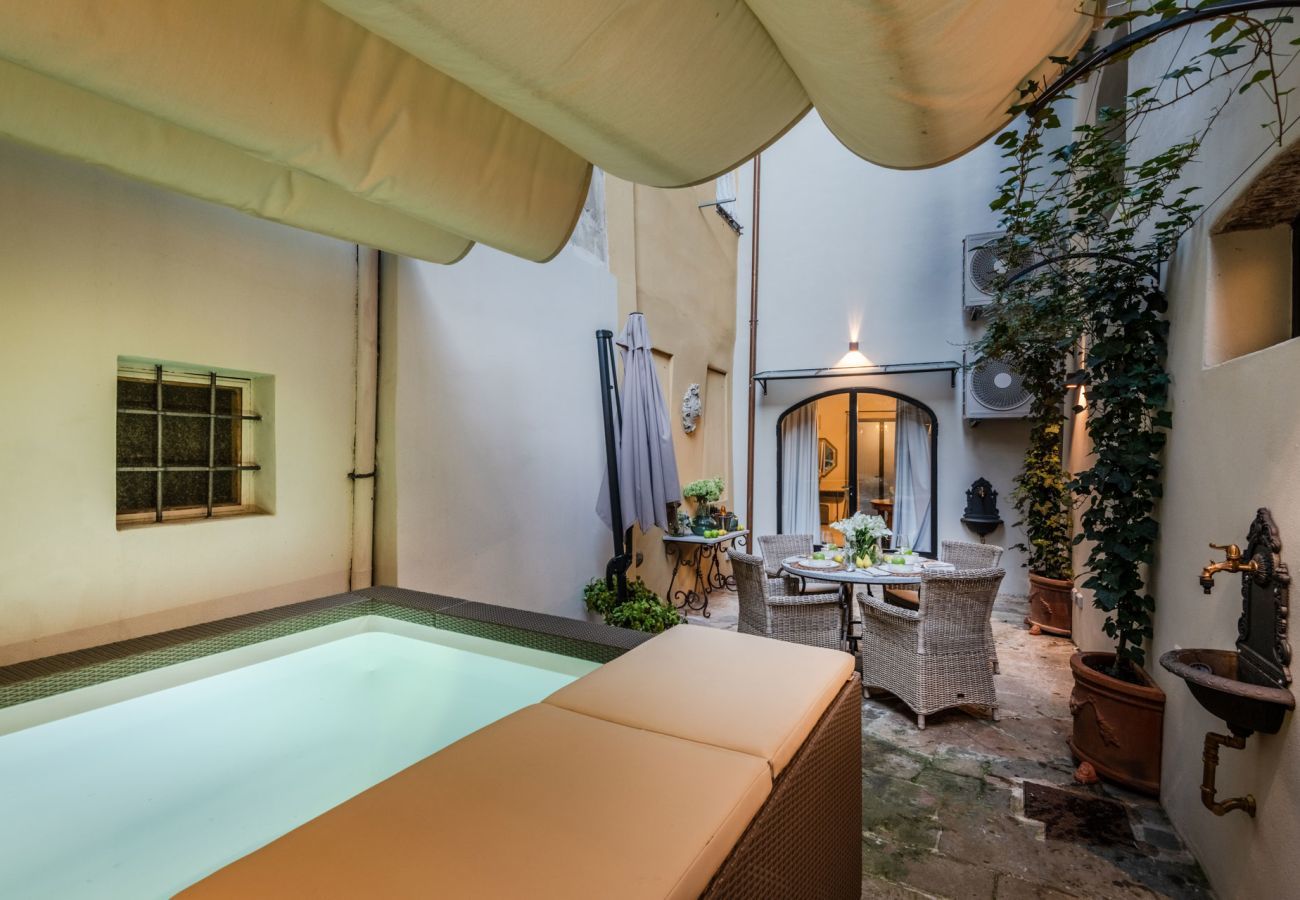 Appartamento a Lucca - Gallo Cedrone, a Home with Outdoor