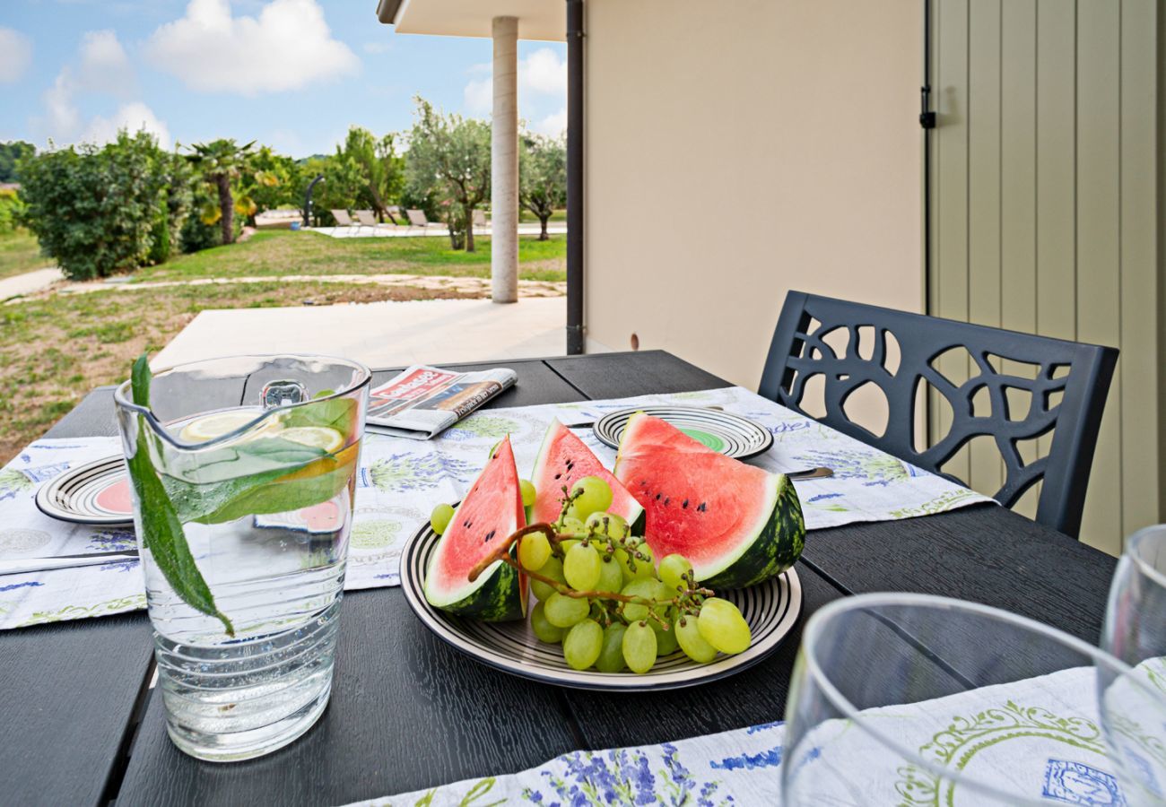 Villetta a Costermano - Regarda - Villa Ida, appartamento Giarole con piscina ed aria condizionata