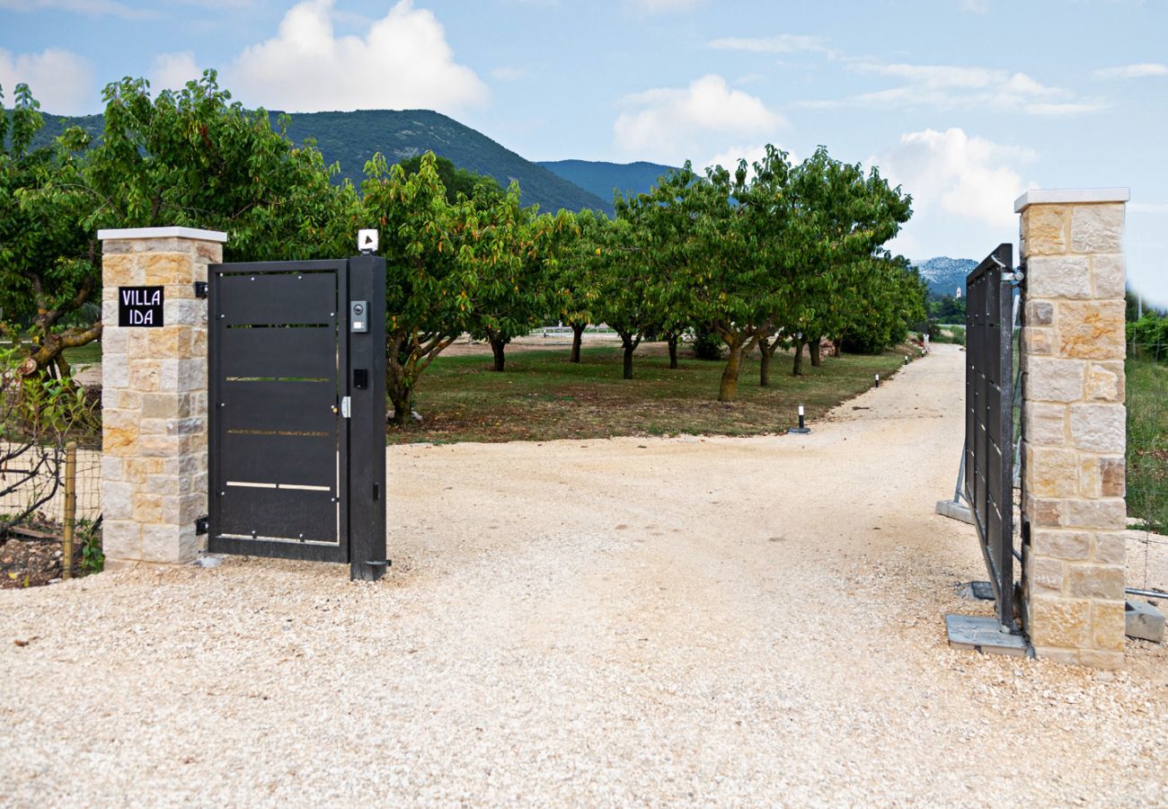 Villetta a Costermano - Regarda - Villa Ida, appartamento Giarole con piscina ed aria condizionata