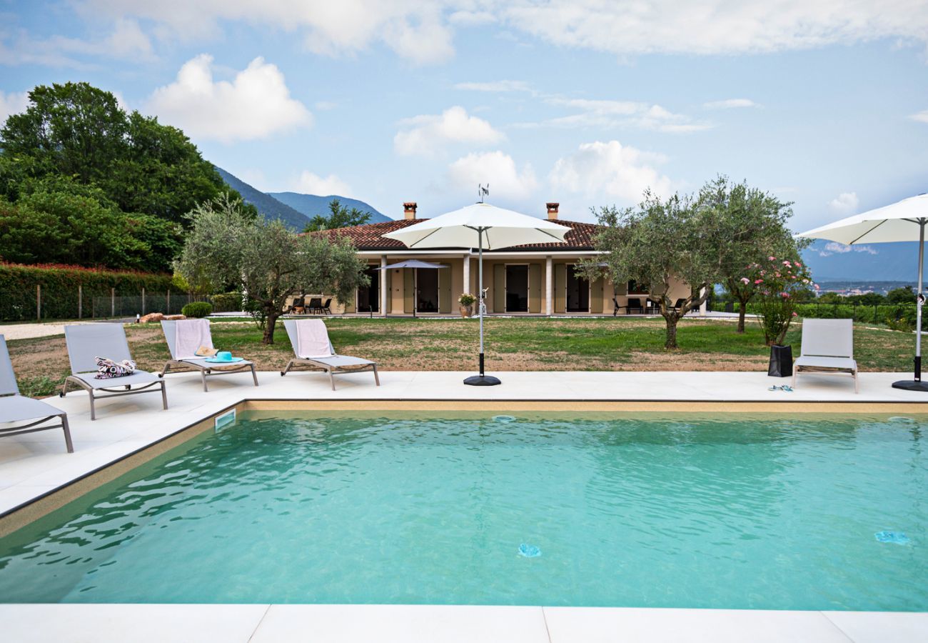 Villetta a Costermano - Regarda - Villa Ida, appartamento Giarole con piscina ed aria condizionata