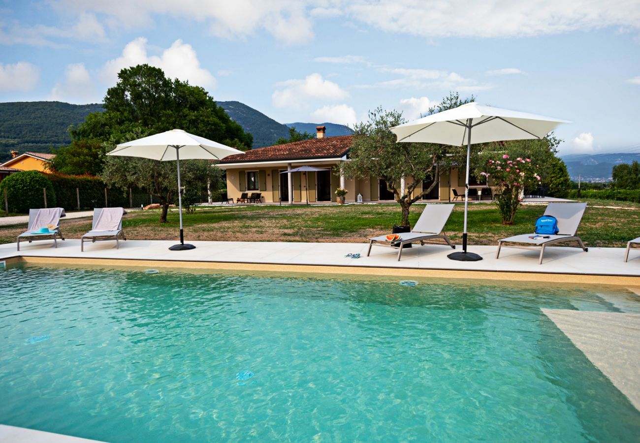 Villetta a Costermano - Regarda - Villa Ida, appartamento Giarole con piscina ed aria condizionata