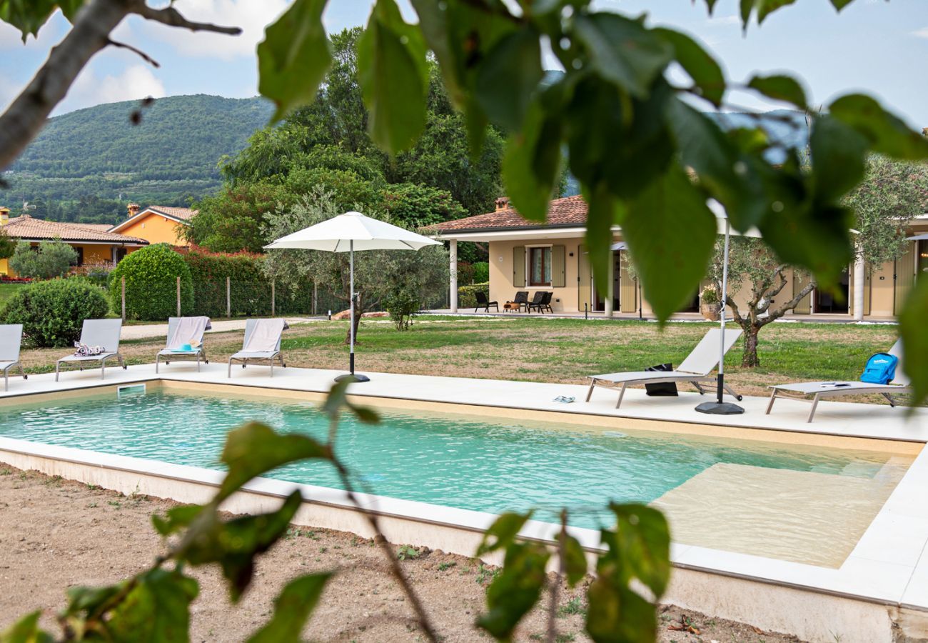 Villetta a Costermano - Regarda - Villa Ida, appartamento Giarole con piscina ed aria condizionata