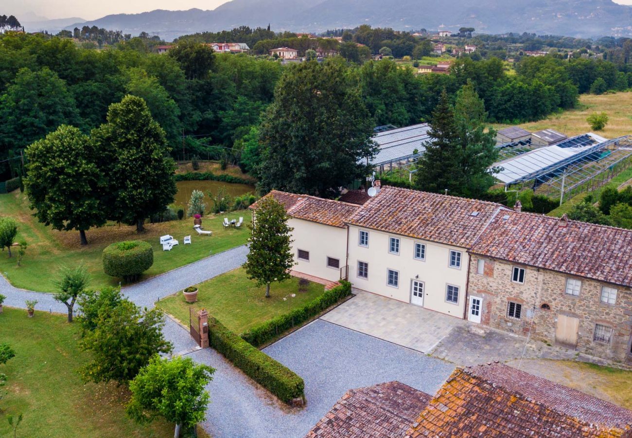 Villa a Gragnano - Villa Papari, Smart Convenient Farmhouse on the Lucca Hills