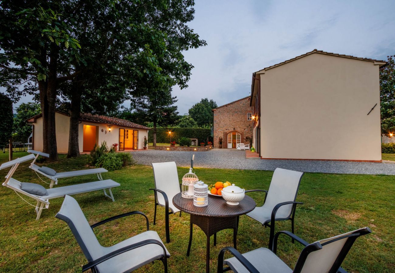 Villa a Gragnano - Villa Papari, Smart Convenient Farmhouse on the Lucca Hills