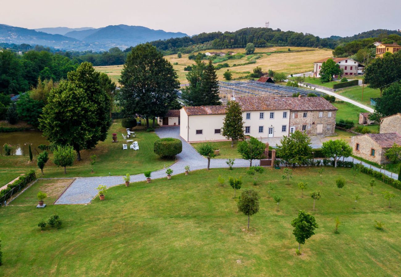 Villa a Gragnano - Villa Papari, Smart Convenient Farmhouse on the Lucca Hills