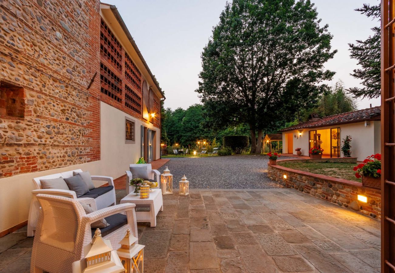 Villa a Gragnano - Villa Papari, Smart Convenient Farmhouse on the Lucca Hills