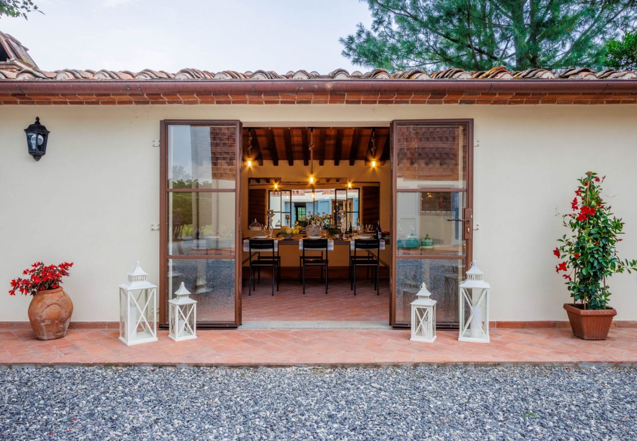 Villa a Gragnano - Villa Papari, Smart Convenient Farmhouse on the Lucca Hills