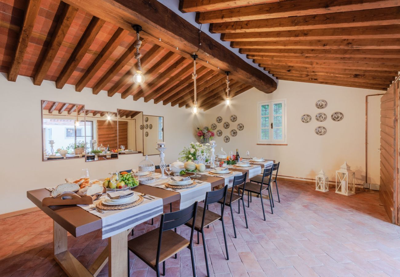 Villa a Gragnano - Villa Papari, Smart Convenient Farmhouse on the Lucca Hills