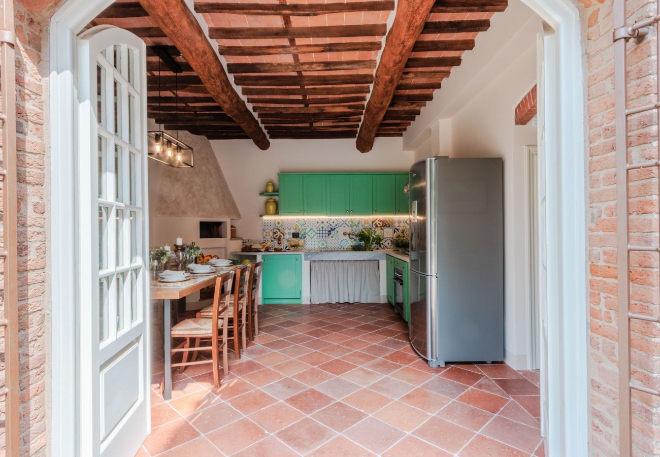 Villa a Gragnano - Villa Papari, Smart Convenient Farmhouse on the Lucca Hills