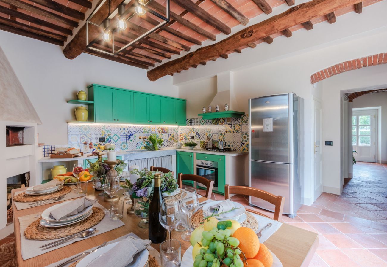 Villa a Gragnano - Villa Papari, Smart Convenient Farmhouse on the Lucca Hills