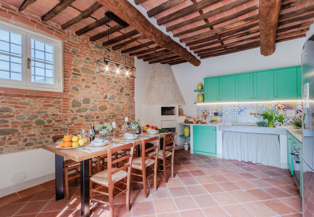 Villa a Gragnano - Villa Papari, Smart Convenient Farmhouse on the Lucca Hills