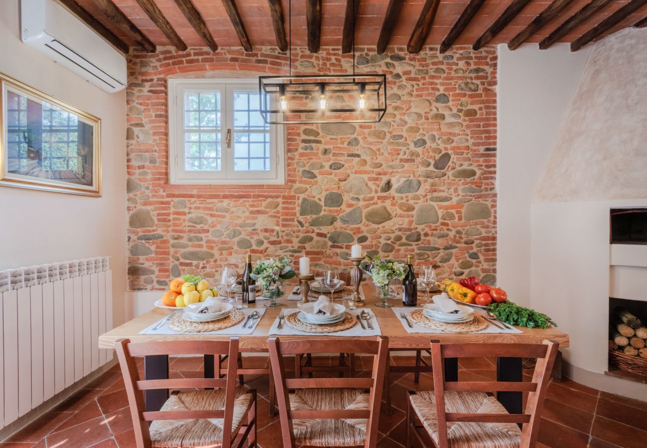 Villa a Gragnano - Villa Papari, Smart Convenient Farmhouse on the Lucca Hills