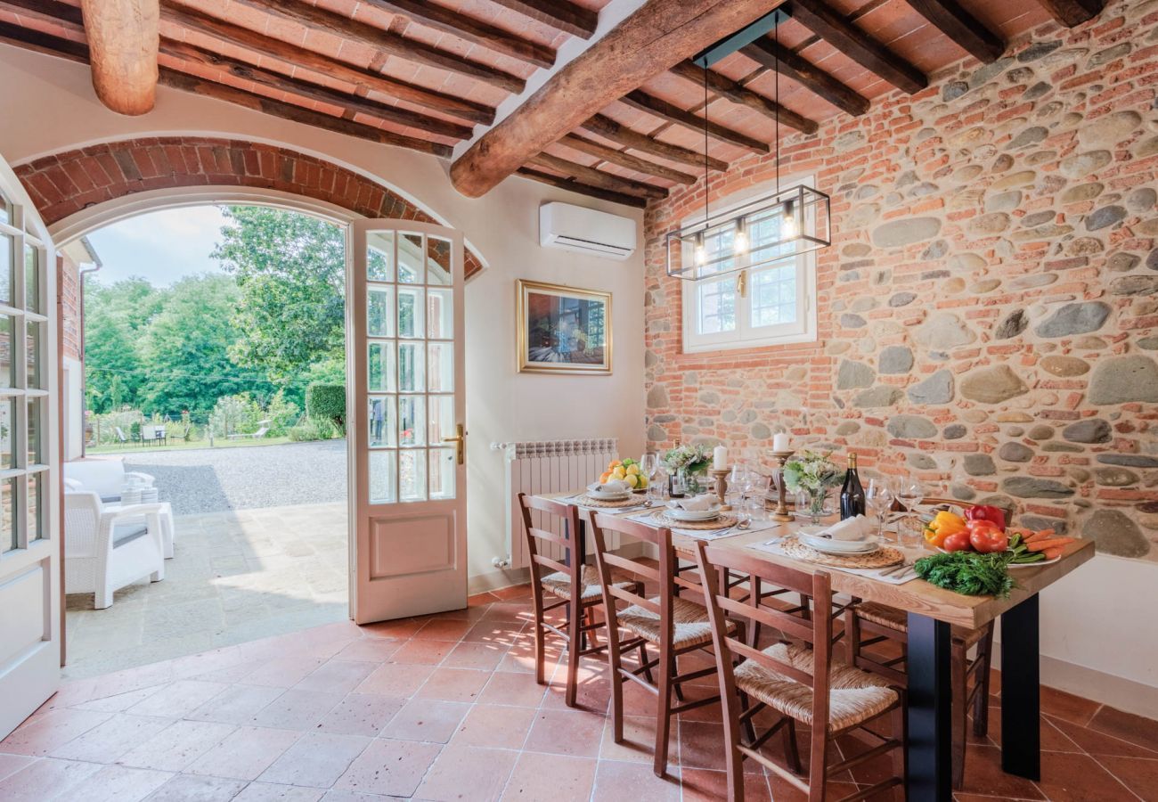 Villa a Gragnano - Villa Papari, Smart Convenient Farmhouse on the Lucca Hills