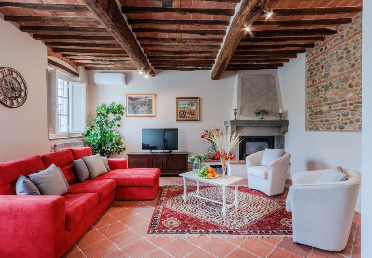 Villa a Gragnano - Villa Papari, Smart Convenient Farmhouse on the Lucca Hills