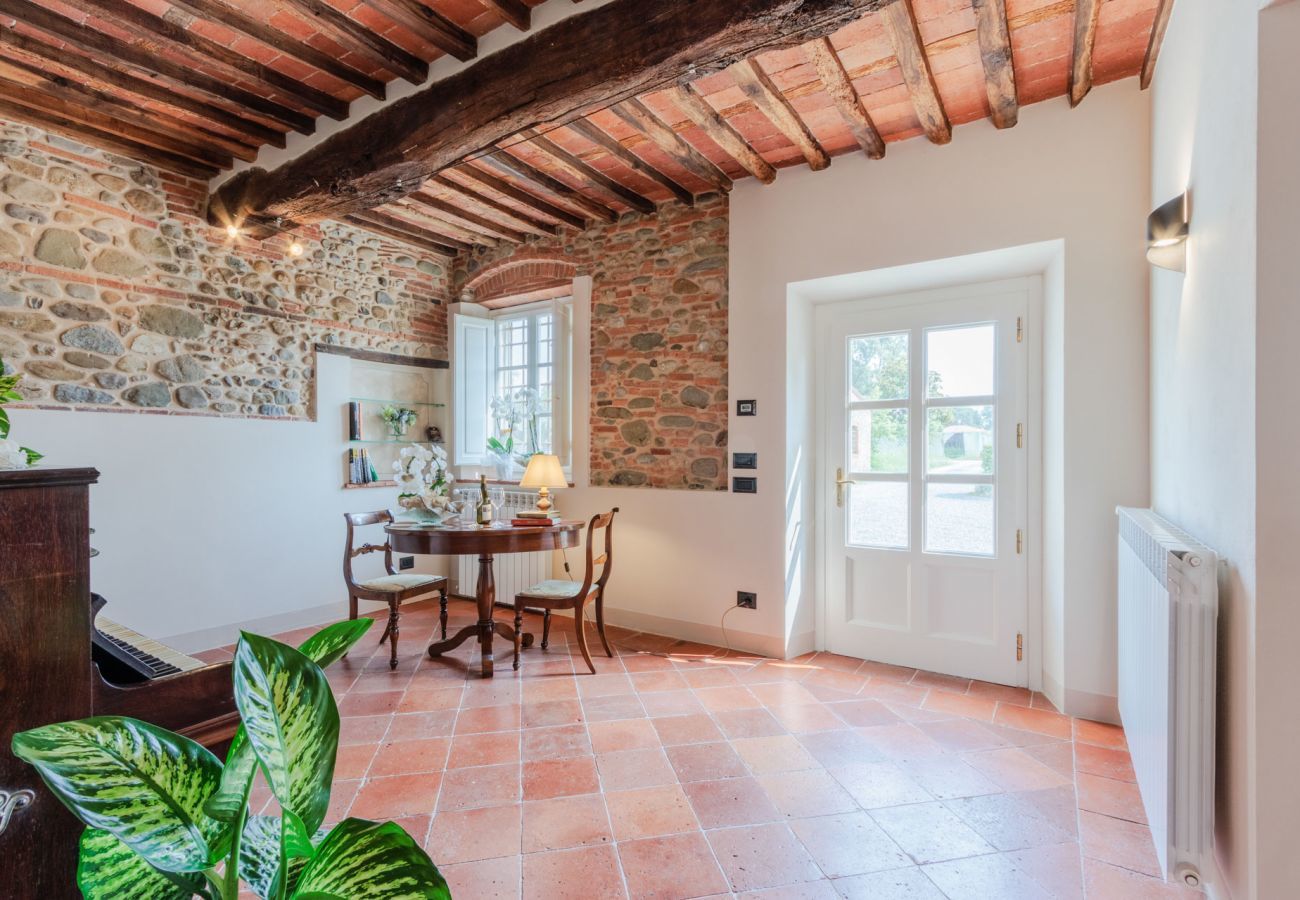 Villa a Gragnano - Villa Papari, Smart Convenient Farmhouse on the Lucca Hills