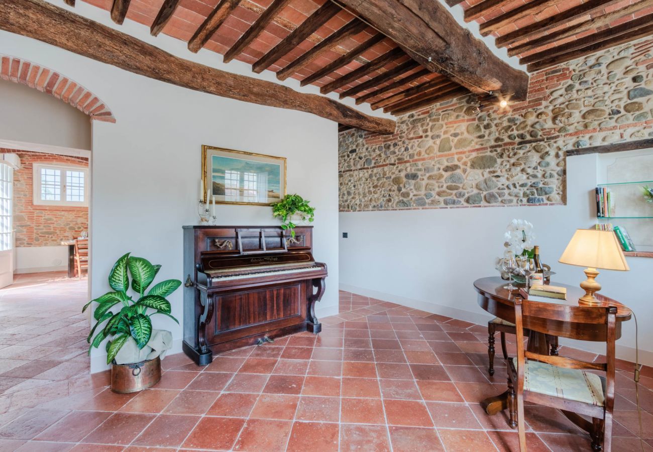 Villa a Gragnano - Villa Papari, Smart Convenient Farmhouse on the Lucca Hills