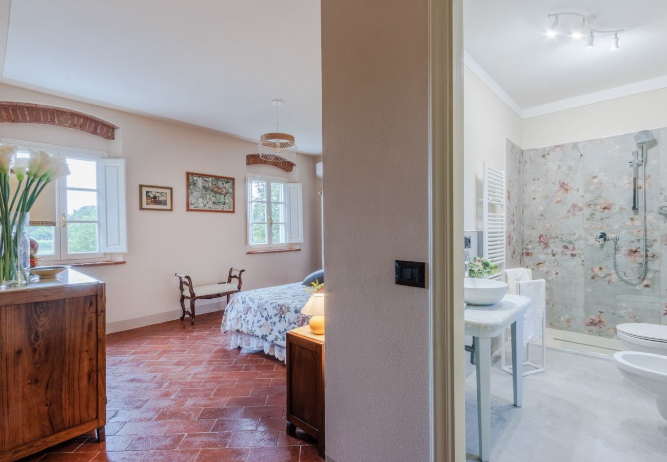 Villa a Gragnano - Villa Papari, Smart Convenient Farmhouse on the Lucca Hills