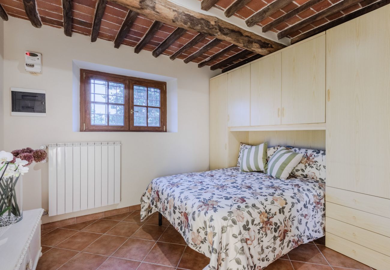 Villa a Gragnano - Villa Papari, Smart Convenient Farmhouse on the Lucca Hills