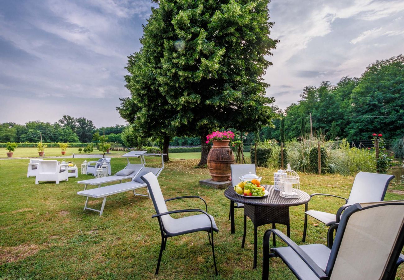 Villa a Gragnano - Villa Papari, Smart Convenient Farmhouse on the Lucca Hills