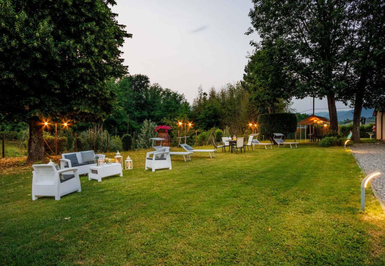 Villa a Gragnano - Villa Papari, Smart Convenient Farmhouse on the Lucca Hills