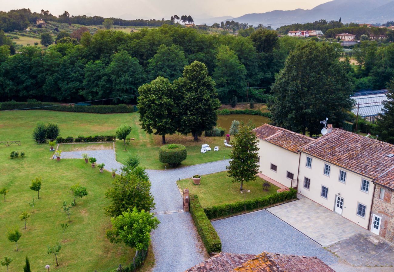 Villa a Gragnano - Villa Papari, Smart Convenient Farmhouse on the Lucca Hills