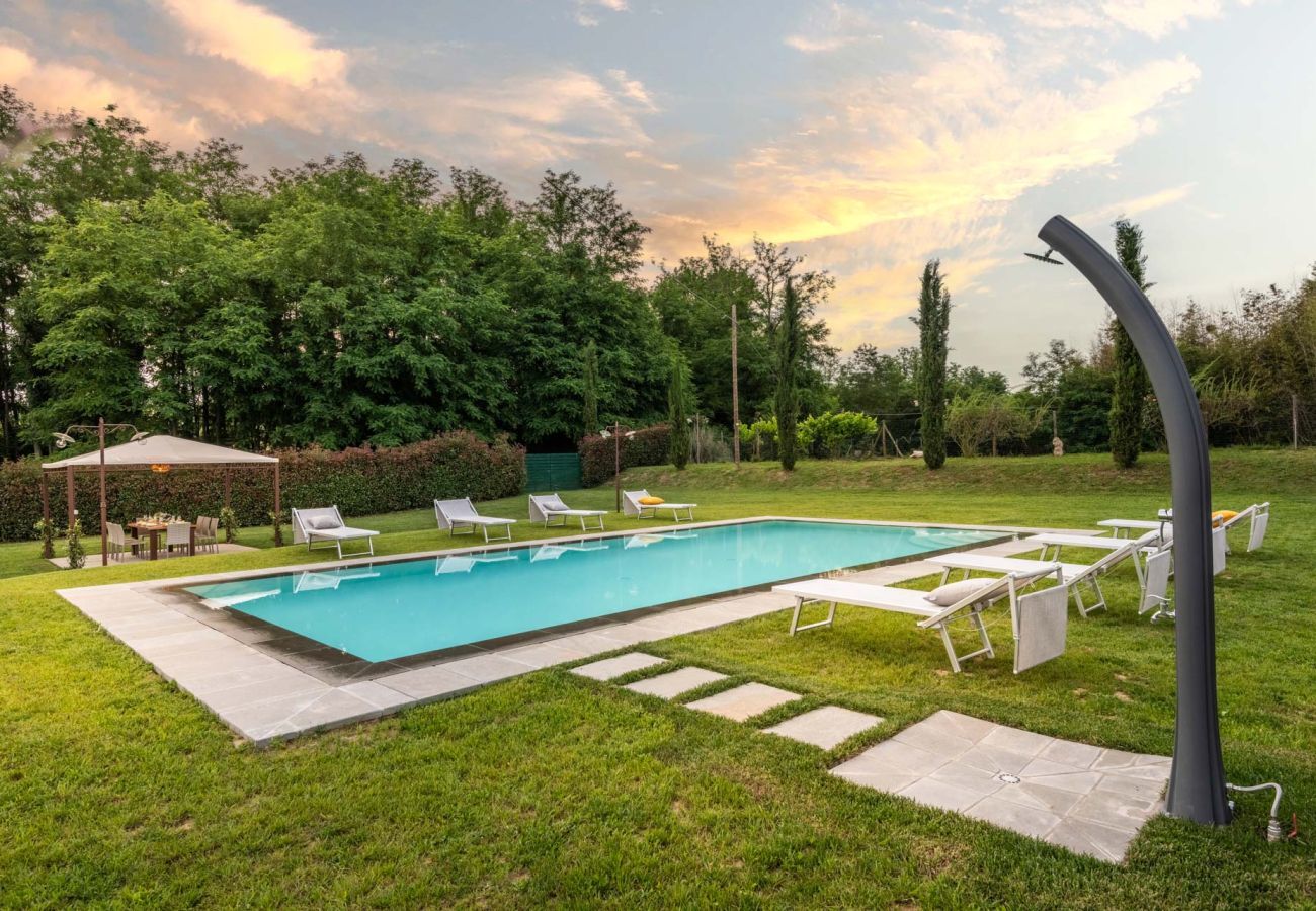 Villa a Gragnano - Villa Papari, Smart Convenient Farmhouse on the Lucca Hills