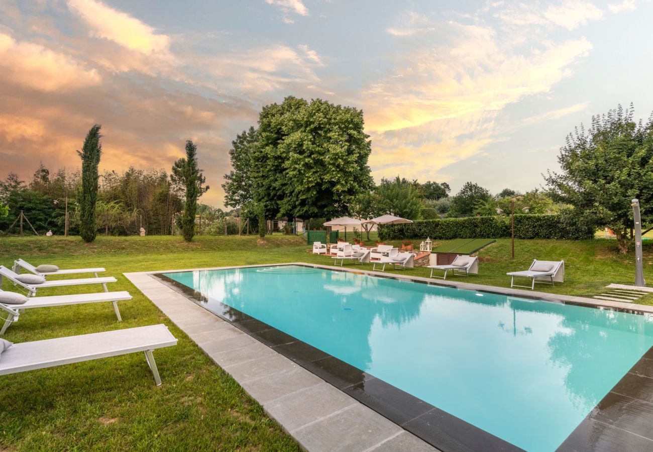 Villa a Gragnano - Villa Papari, Smart Convenient Farmhouse on the Lucca Hills