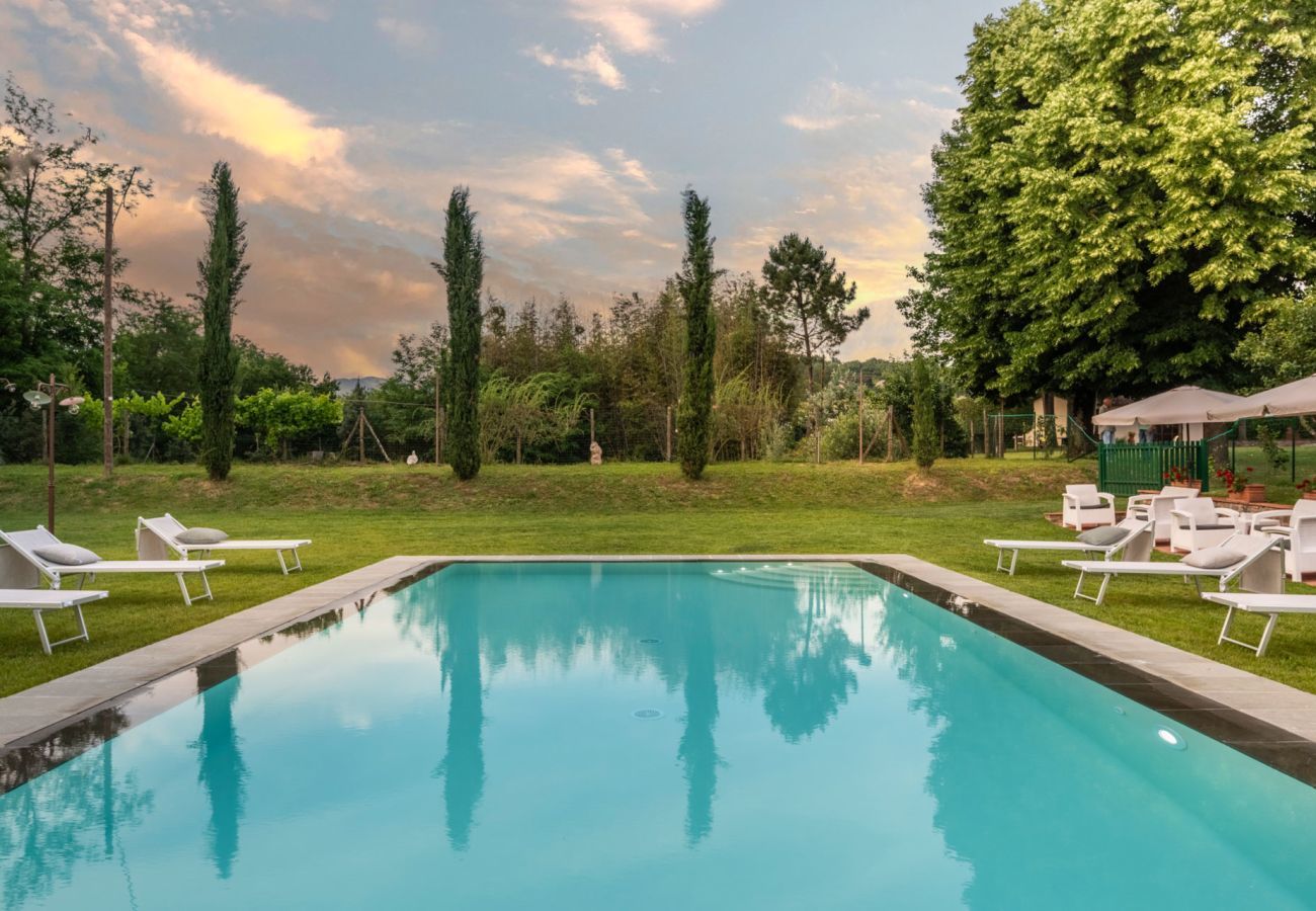 Villa a Gragnano - Villa Papari, Smart Convenient Farmhouse on the Lucca Hills