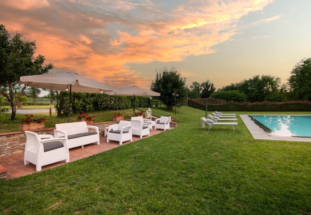 Villa a Gragnano - Villa Papari, Smart Convenient Farmhouse on the Lucca Hills