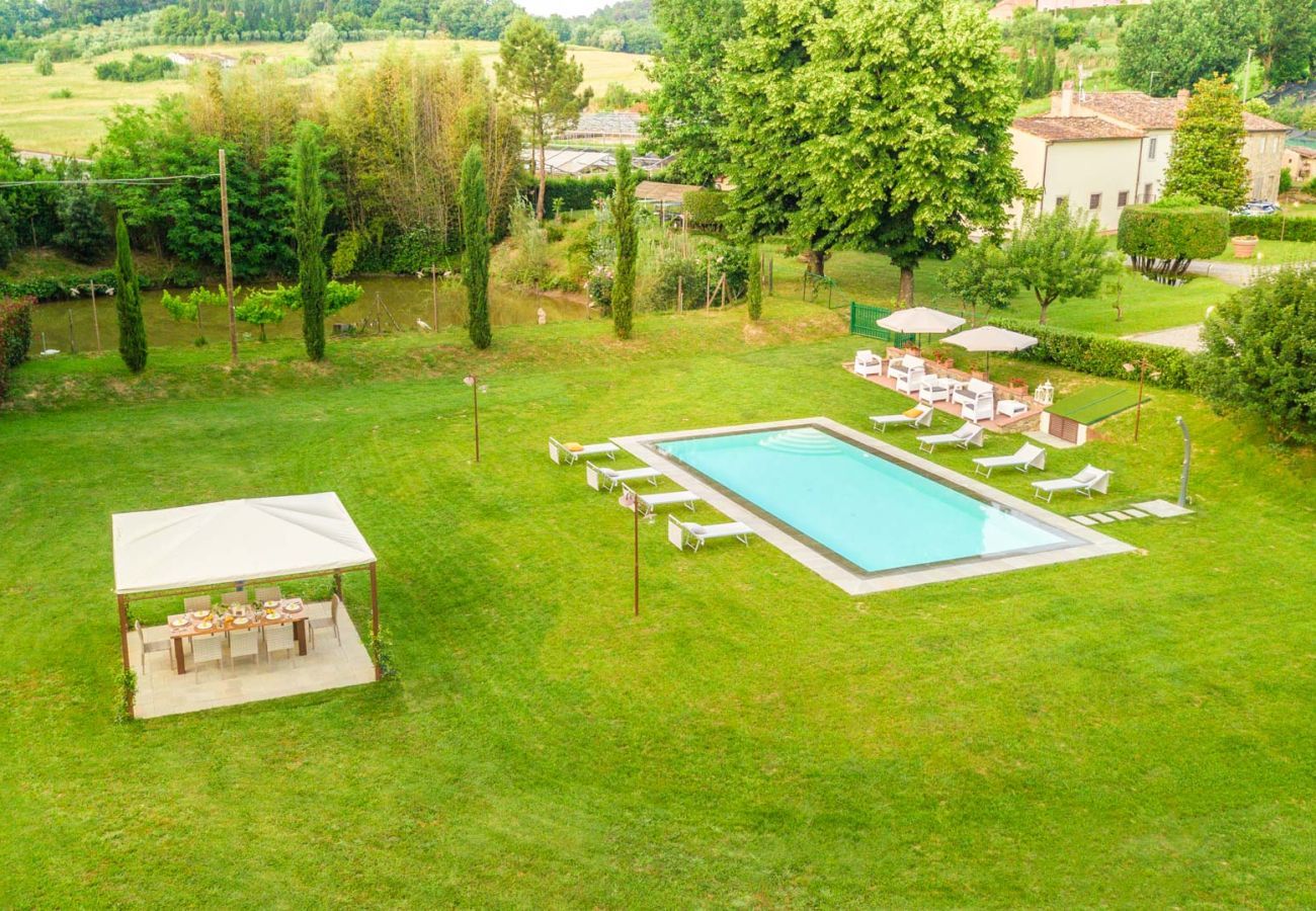 Villa a Gragnano - Villa Papari, Smart Convenient Farmhouse on the Lucca Hills